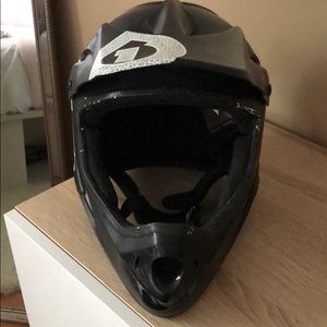 Sixsixone Comp Shifted Hemlet